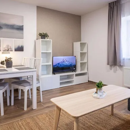 Nora Apartman *